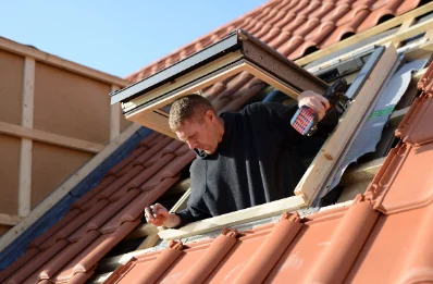 Pose de fenêtres de toit Velux à Poussanges